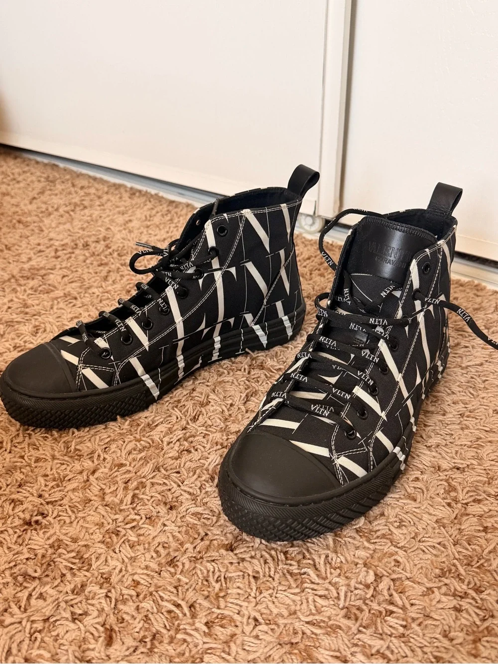 Valentino “Giggies” Men’s EUR 41 High-Top Sneakers with White Graphic Print